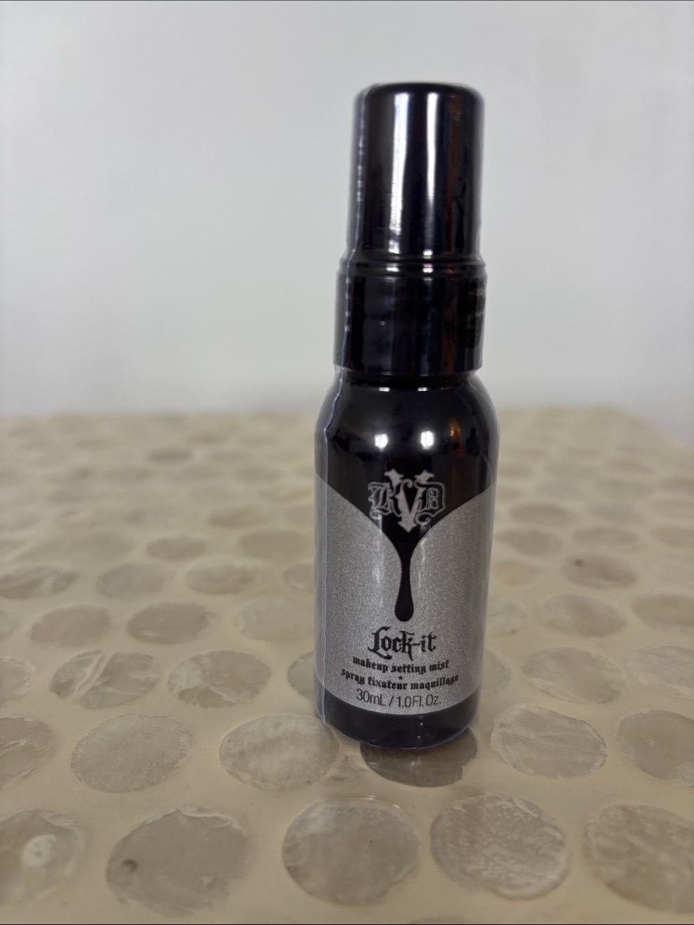 Kat Von D Lock-It Makeup Setting Mist Black & Silver
